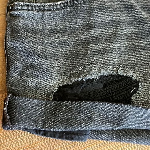 FREE PEOPLE - Romeo Rolled Cut Off Denim Shorts Black Mambo Size 30 - Picture 6 of 14